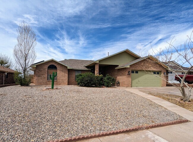 Building Photo - 3901 Basswood Dr