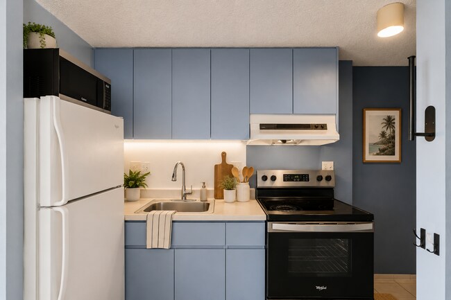 Foto del edificio - Ocean-View Studio in Century Park Plaza, Pearl City – Steps to Skyline Rail, In-Unit Laundry & As...