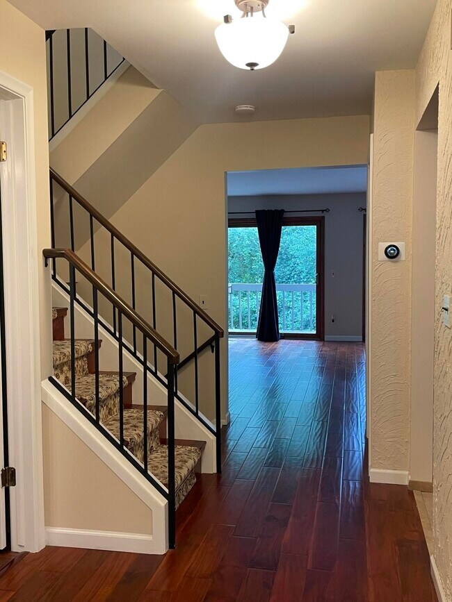 Building Photo - 1086 Washington Cir