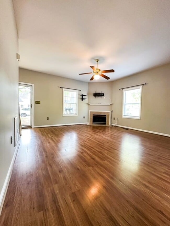 Building Photo - Corner Lot Rental in Belmont, NC!