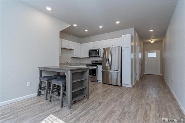 Foto del edificio - 1049 Oak Cir