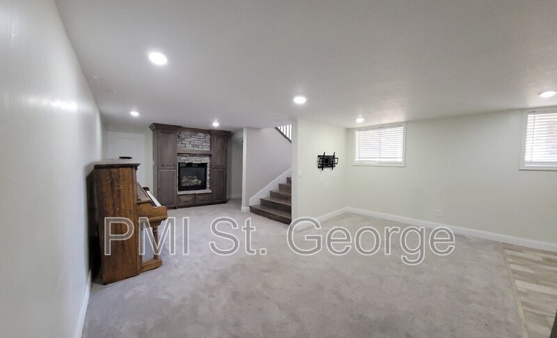 Primary Photo - 1065 Canyon St