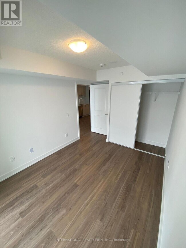 Photo du bâtiment - 1010 Sandy Beach Rd