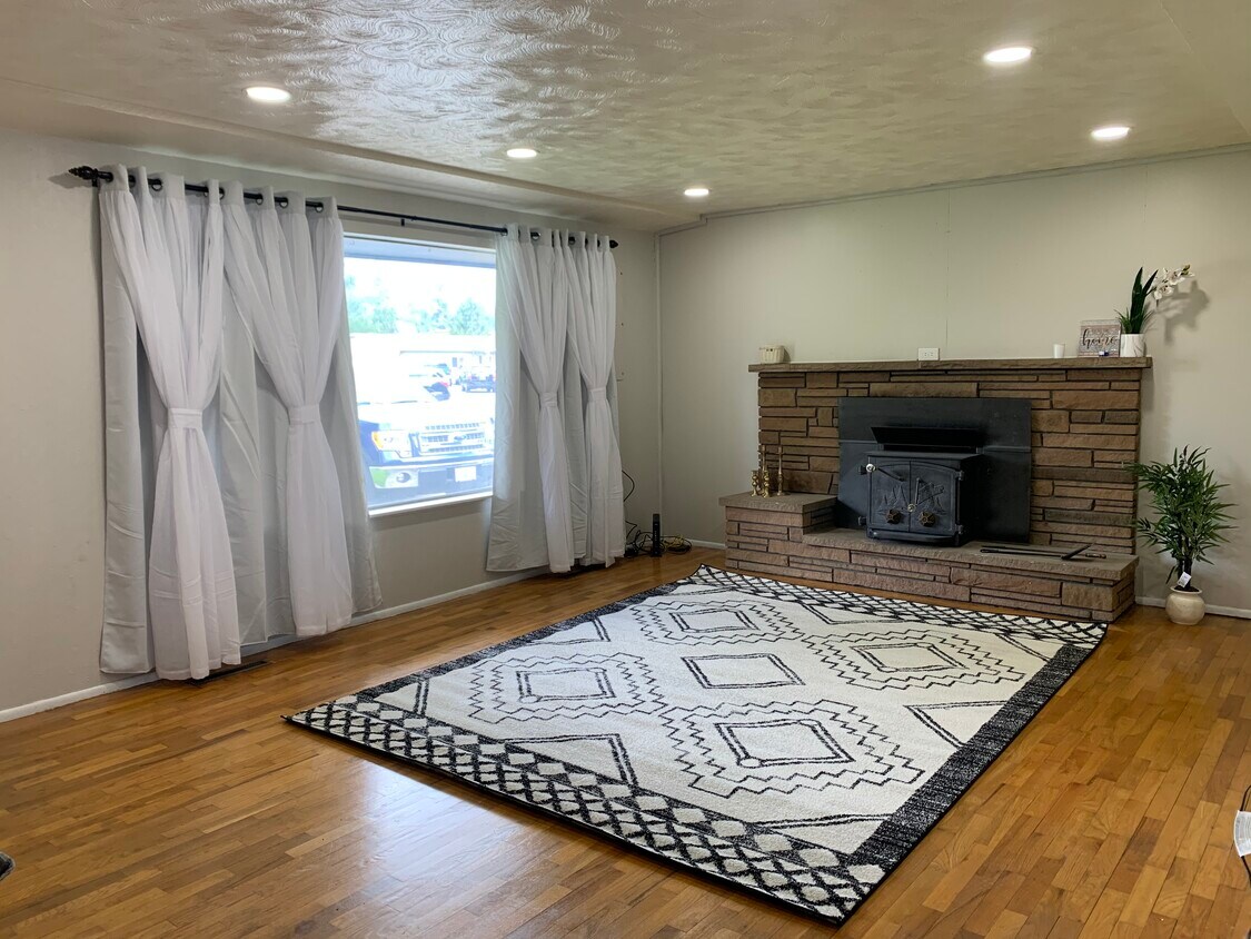 Living room - 328 129th St S