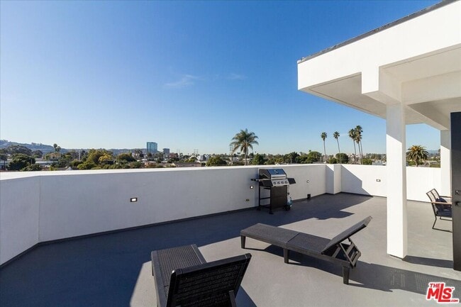 Foto del edificio - 2034 S Curson Ave