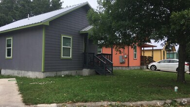 Building Photo - 1017 Fir Ln