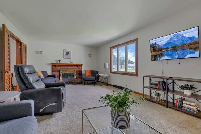 Building Photo - 3695 Montclair Dr