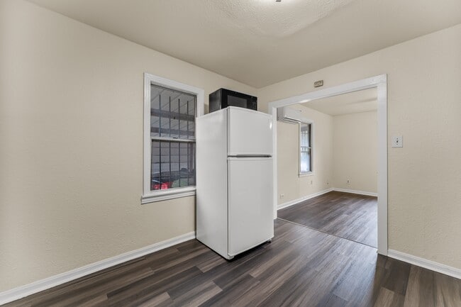 Building Photo - 820 Pecan Ave