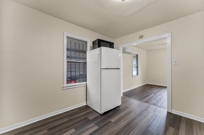 Foto del edificio - 820 Pecan Ave