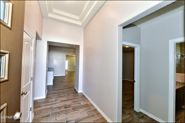 Foto del edificio - 10716 Drew Pearson Dr