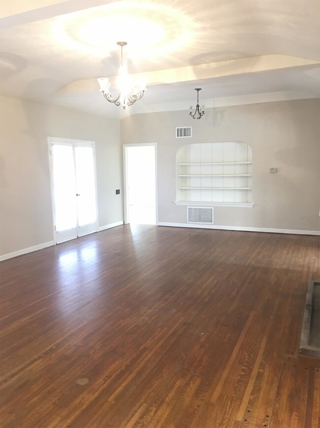 Photo - 510 N Raymond Ave