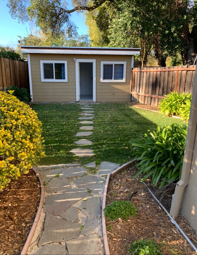 Private Back yard, with bonus room - 395 Solano Ave