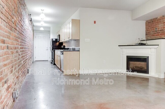 Building Photo - 1321 1/2 E. Main St.