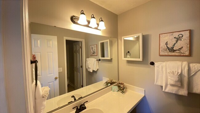 Foto del edificio - 565 White River Dr