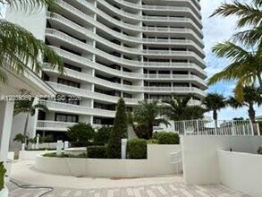 Building Photo - 3000 Island Blvd