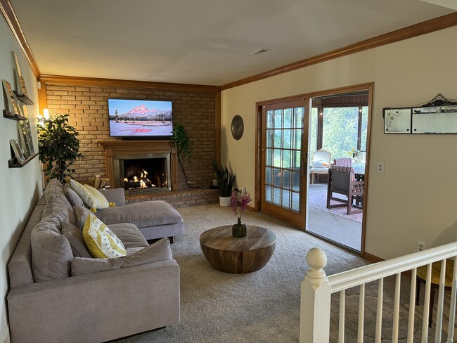 Family Room - 3959 Iverness Ln