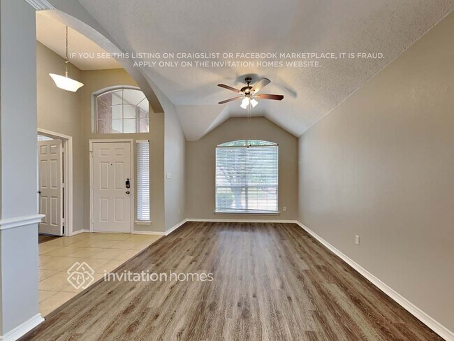 Foto del edificio - 7917 Desert Rose Ct