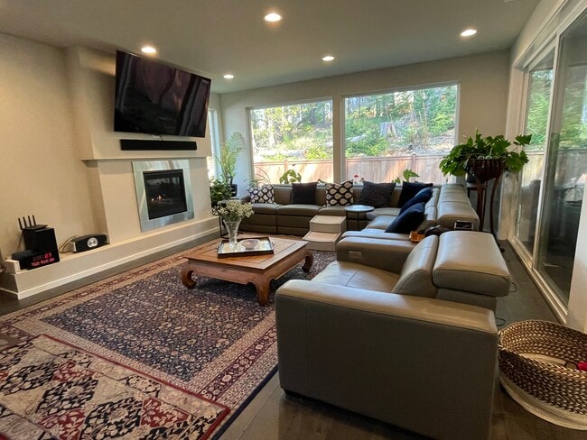 Building Photo - 4808 Amherst Way SW