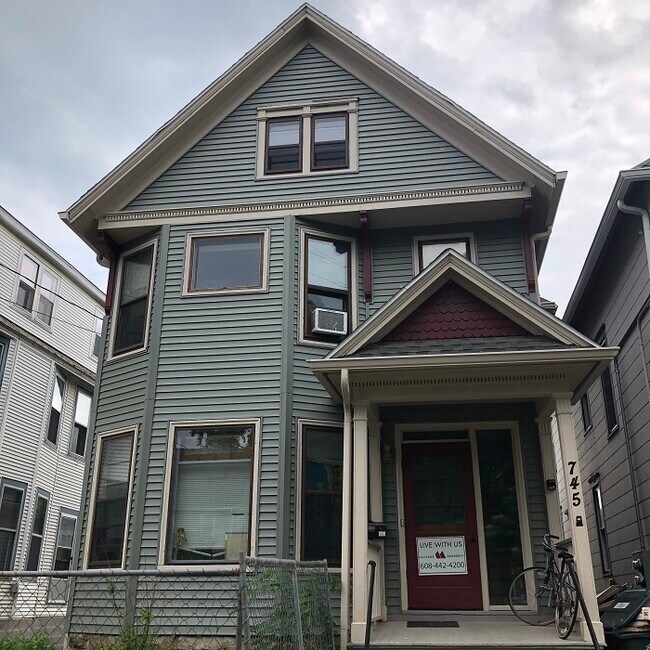 Building Photo - 745 E Johnson St