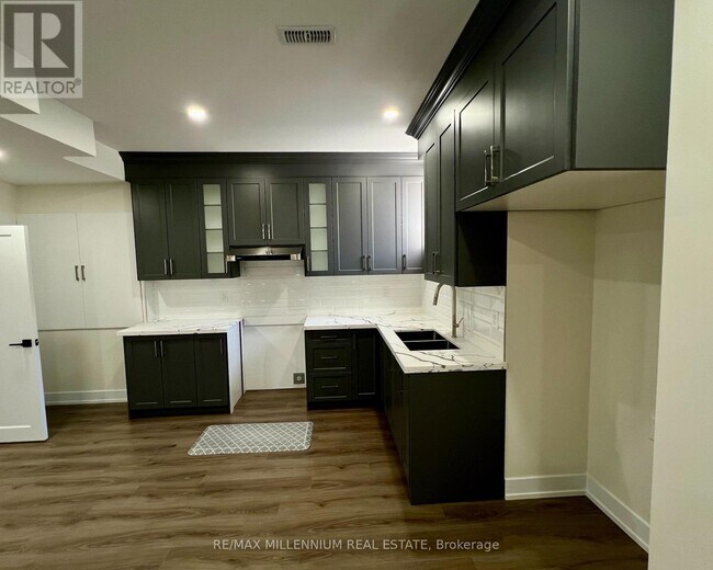 Photo du bâtiment - 33 Daisy Meadow Cres