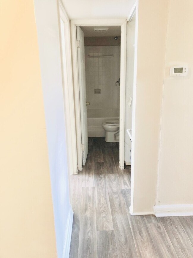 Foto del edificio - Classic 1 Bedroom Apartment in Historic Do...