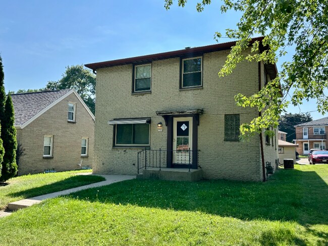Building Photo - 3389 S Whitnall Ave