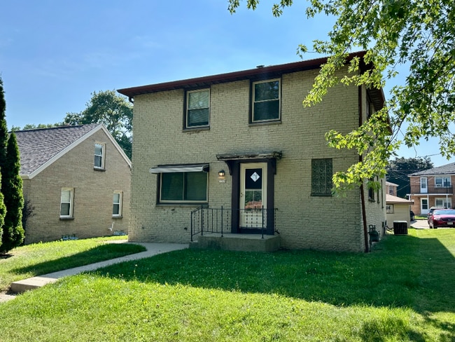Building Photo - 3389 S Whitnall Ave
