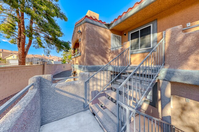 Building Photo - 211 Mission Laguna Ln