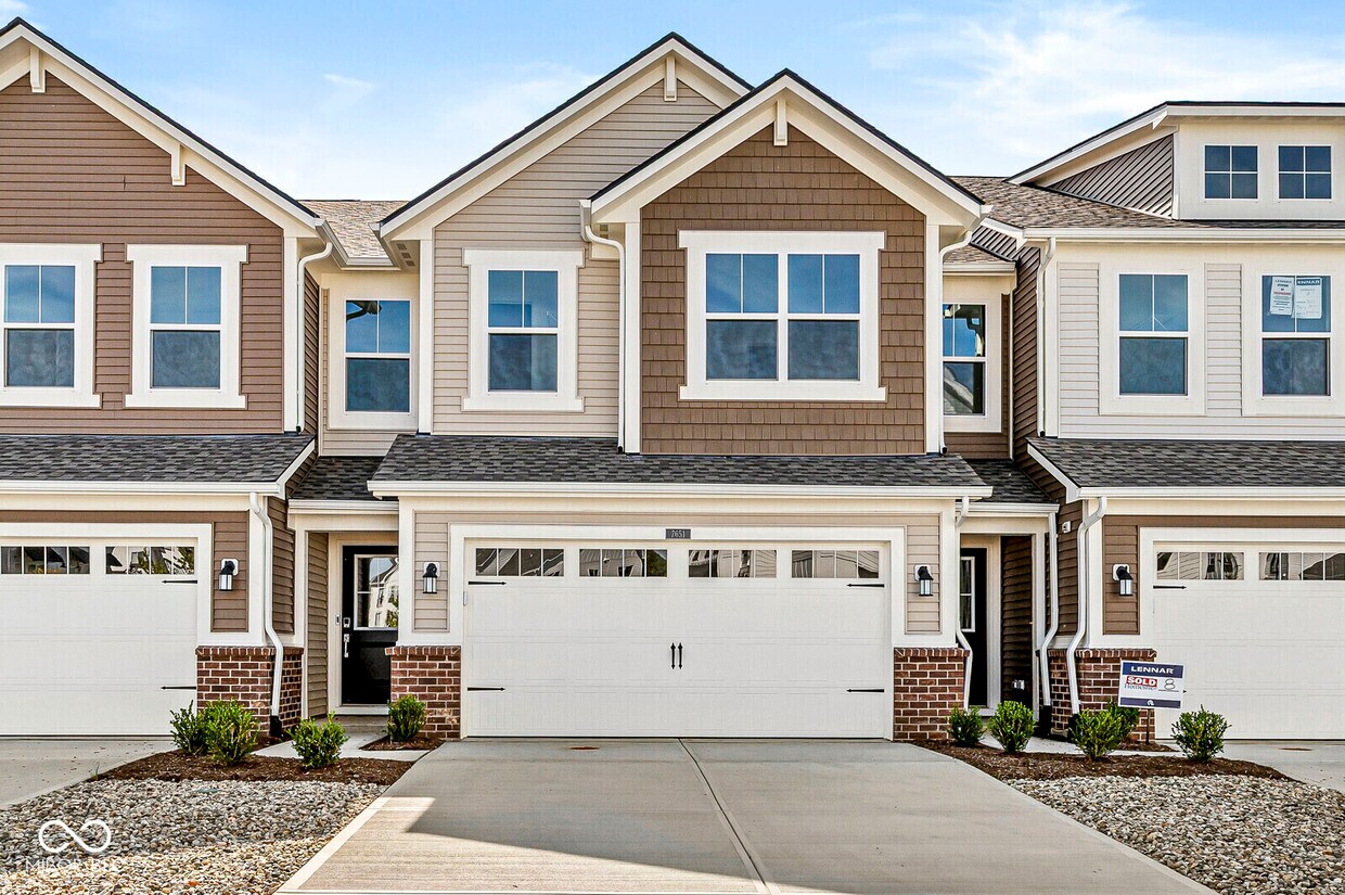 Foto principal - 7651 Marin Pkwy