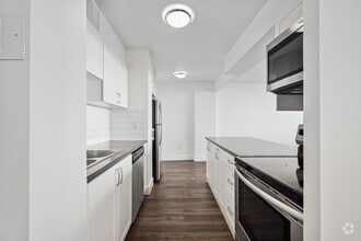 Interior Photo - 3390 Keele St