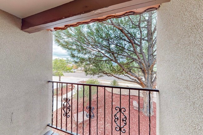 Building Photo - 713 Rio Arriba Ave SE