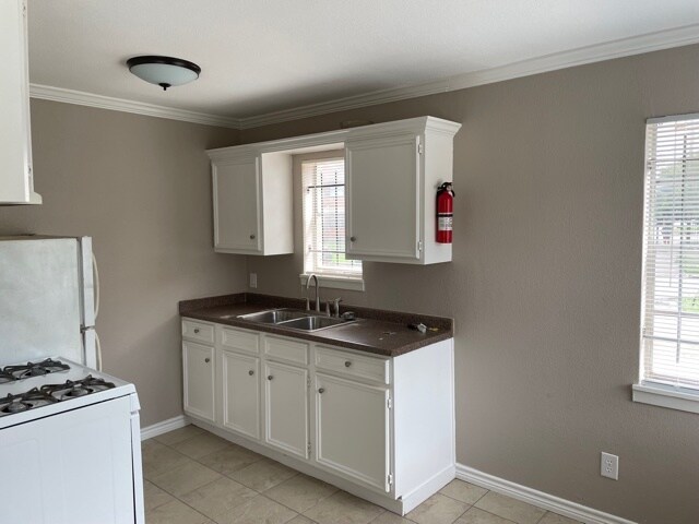 Kitchen - 3815 Briley St
