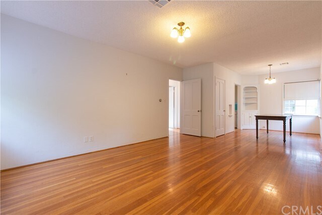 Foto del edificio - 535 N Yale Ave