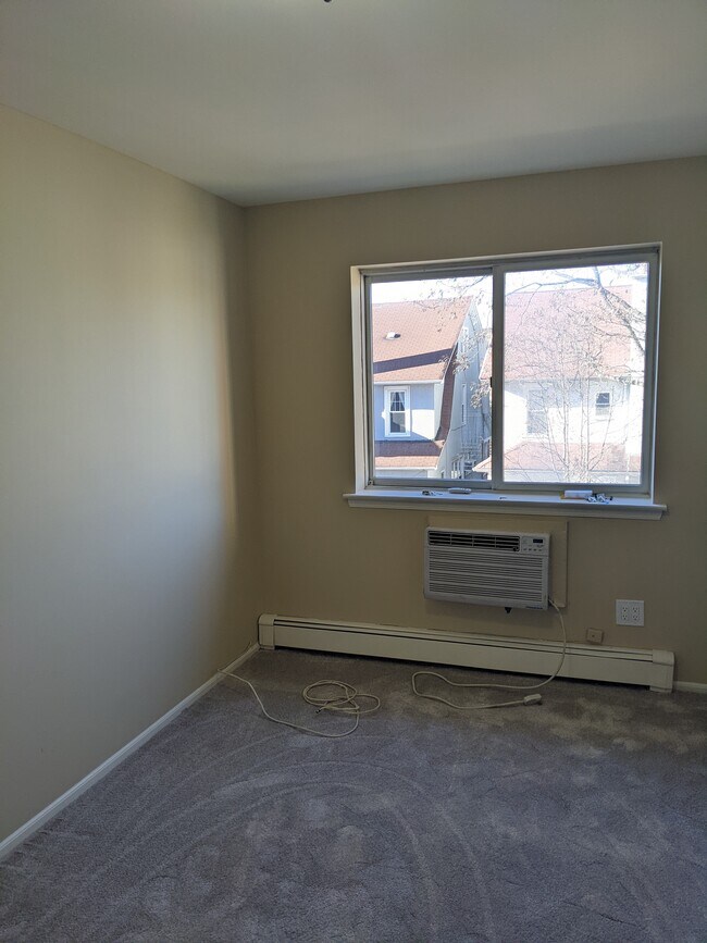 Brand new bedroom carpeting - 9442 Ridge Blvd