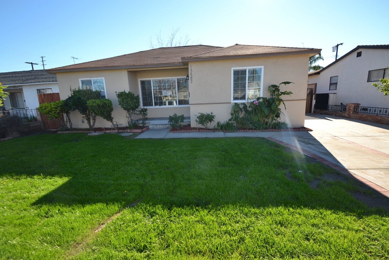 13582 Rayen St, Pacoima, CA 91331 House Rental in Pacoima, CA