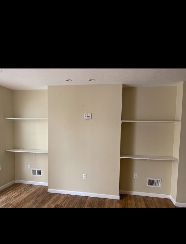 Building Photo - 3949 Clement Way