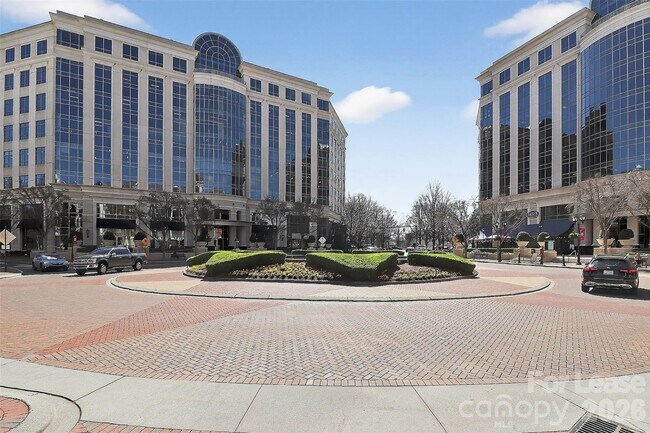 Foto del edificio - 4620 Piedmont Row Dr