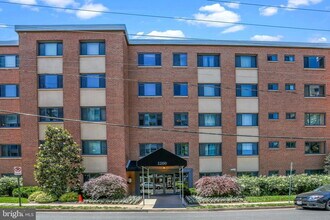 Building Photo - 1200 S Arlington Ridge Rd