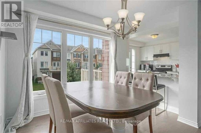 Building Photo - 596 Foxlight Cir