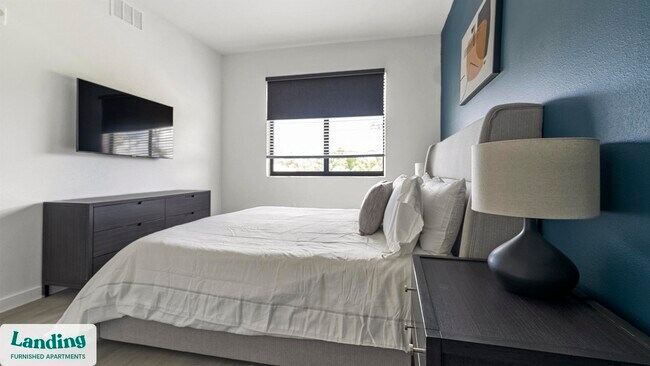 Foto del edificio - 7301 Lake Bank Lp