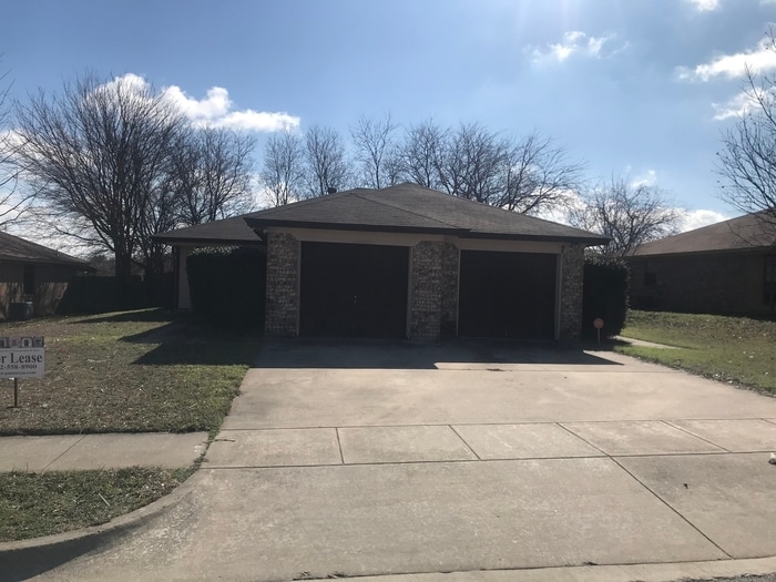 Primary Photo - Wonderful Duplex in Saginaw!