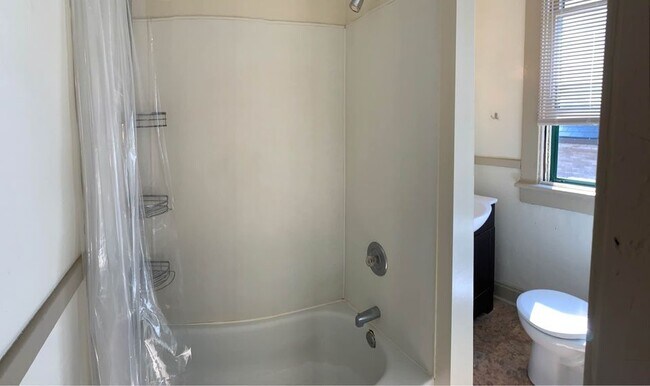 Apartamento n.° 1+4 - 836 Harrison Ave