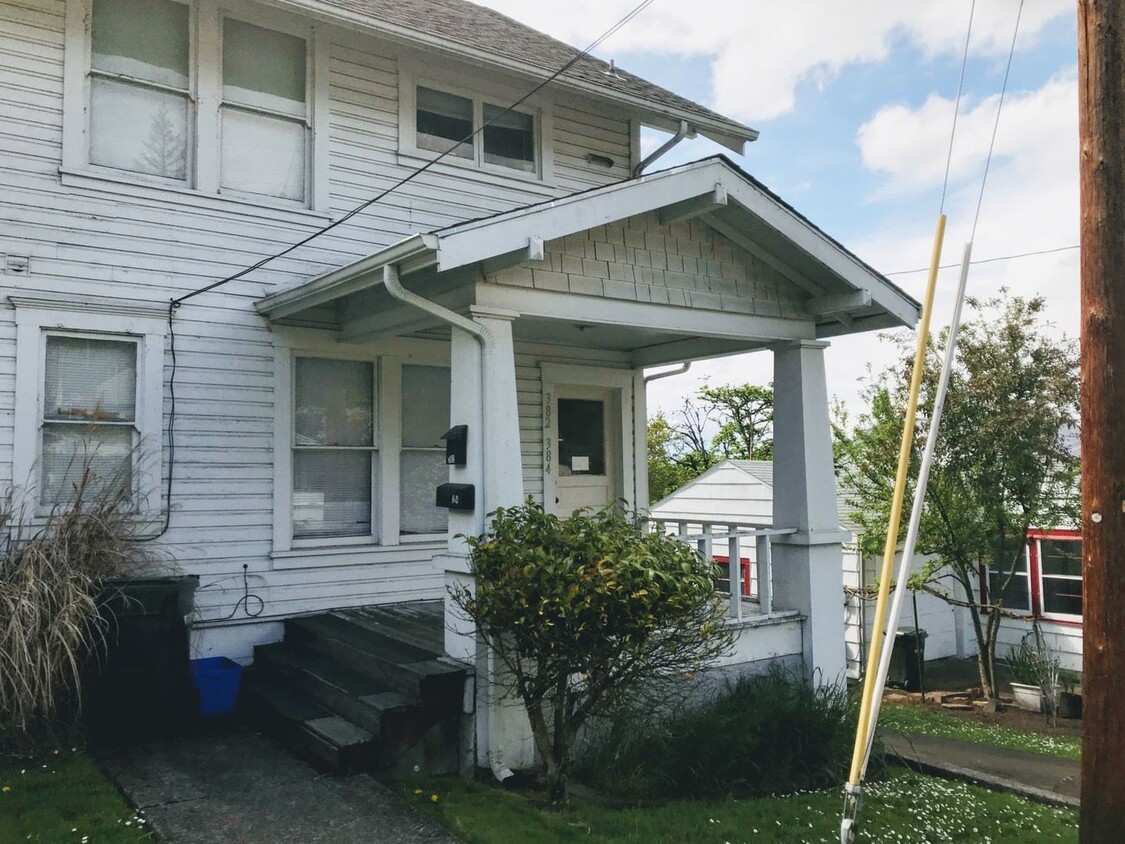 Primary Photo - 1 br, 1 bath House - 382 SE Ella St