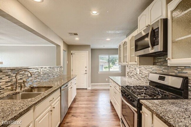 Foto del edificio - 4 br, 2.5 bath House - 4924 Hackney Ln UNIT