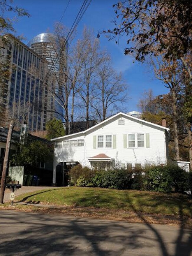Building Photo - Calling all dog lovers! 1 Bedroom Condo in...