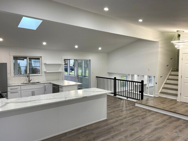 Building Photo - 2012 Springside Dr