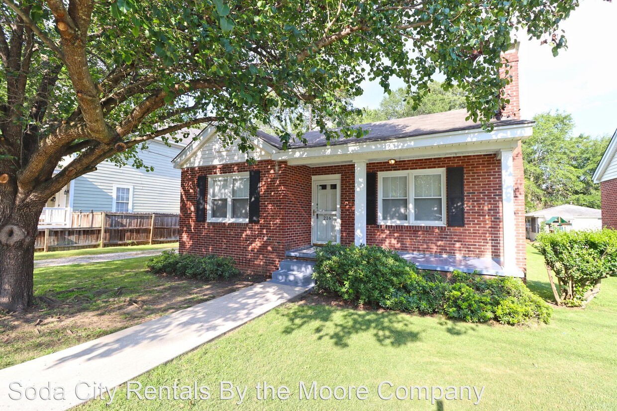 Primary Photo - 3 br, 1 bath House - 216 South Holly Street