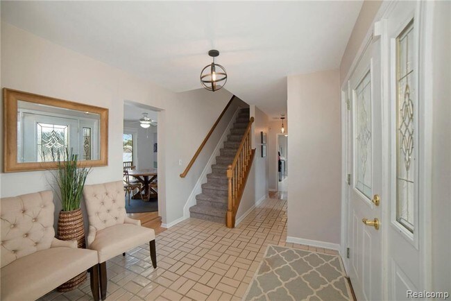 Building Photo - 430 Lakes Edge Dr