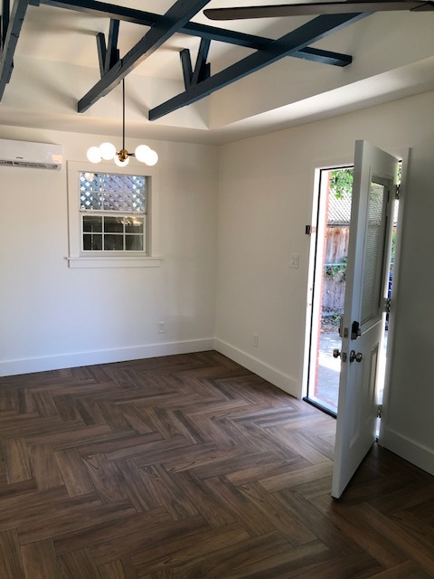 Living/Dining area - 523 Mission St