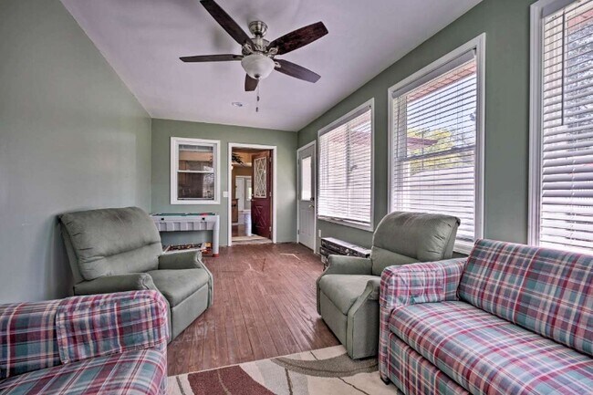 Foto del edificio - 5996 Sawyer Rd